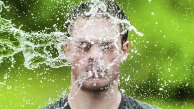 ریختن آب سرد روی معتاد